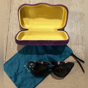 Gucci Black Cat-Eye Sunglasses with Tortoiseshell Temples